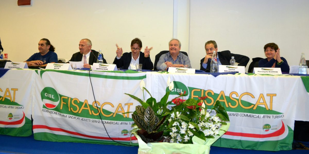 Tavolo presidenza congresso Fisascat Cisl Piemonte primo piano
