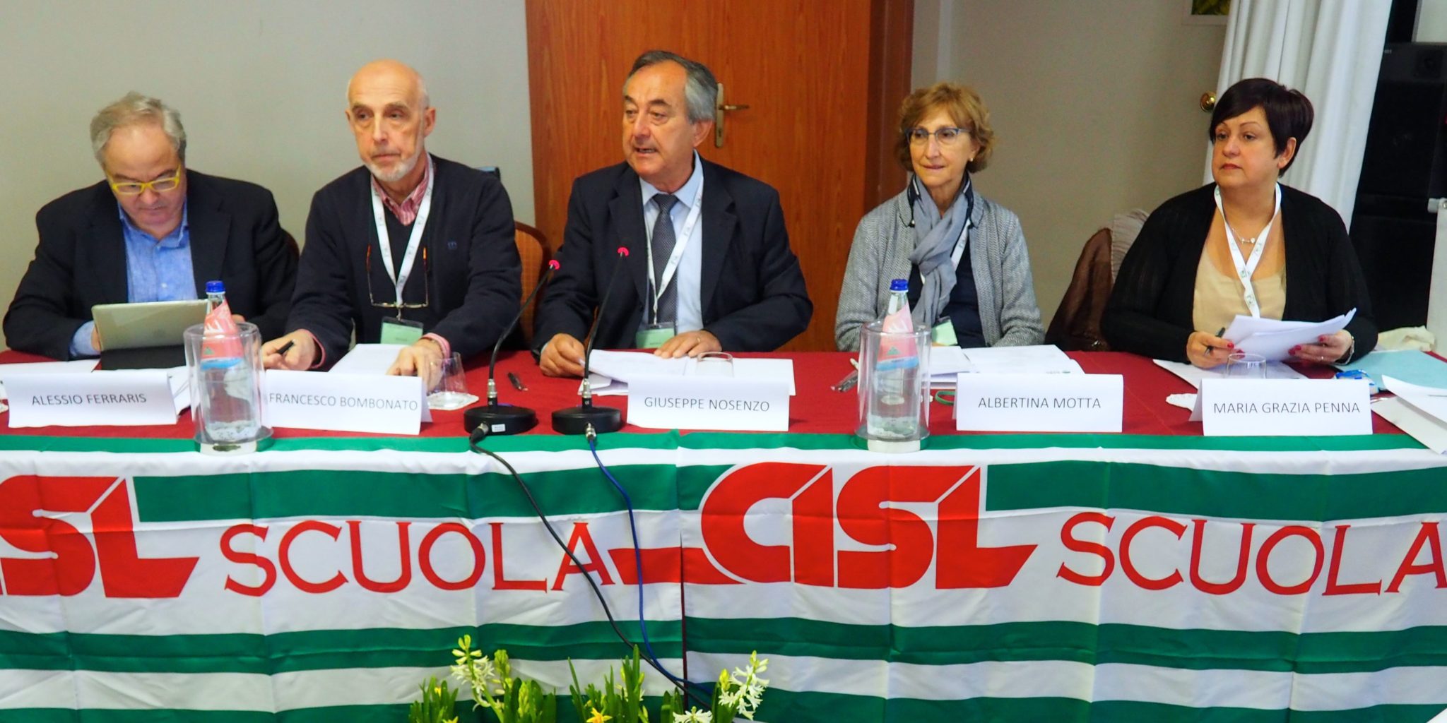 Il tavolo di presidenza al congresso della Cisl Scuola Piemonte primo piano
