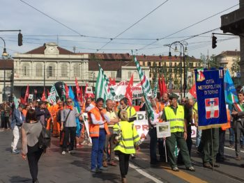 La protesta dei lavoratori delle ex province. A Torino corteo e incontri con sindaco, prefetto, Anci e Upi