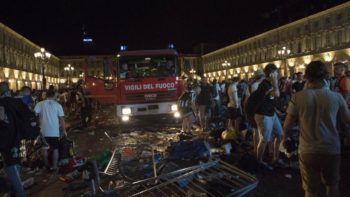 Panico in Piazza San Carlo: morta la donna schiacciata dalla calca